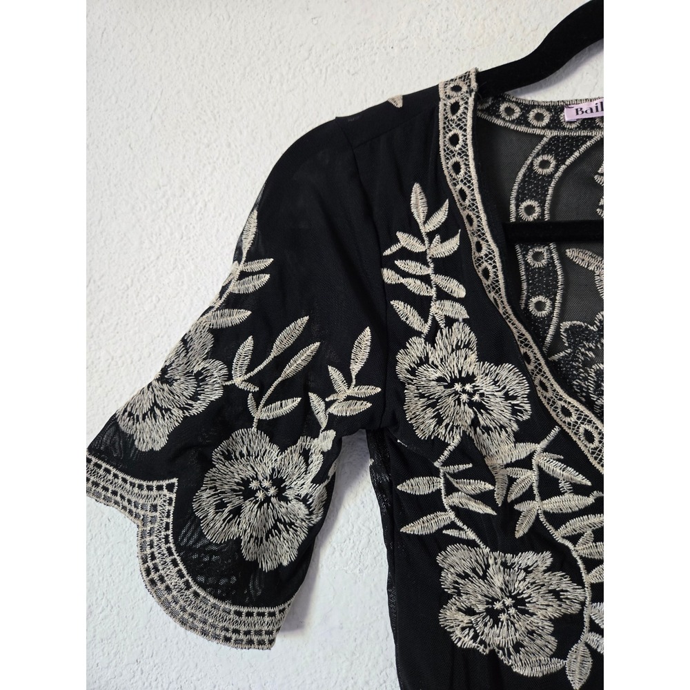 Bailey Rose Black Floral Embroidered Mesh Bodysuit XS Short V-Neck Flutter Slv - Picture 3 of 10